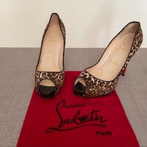 CHRISTIAN LOUBOUTIN VERY PRIVE PONY PEEP TOE PUMP